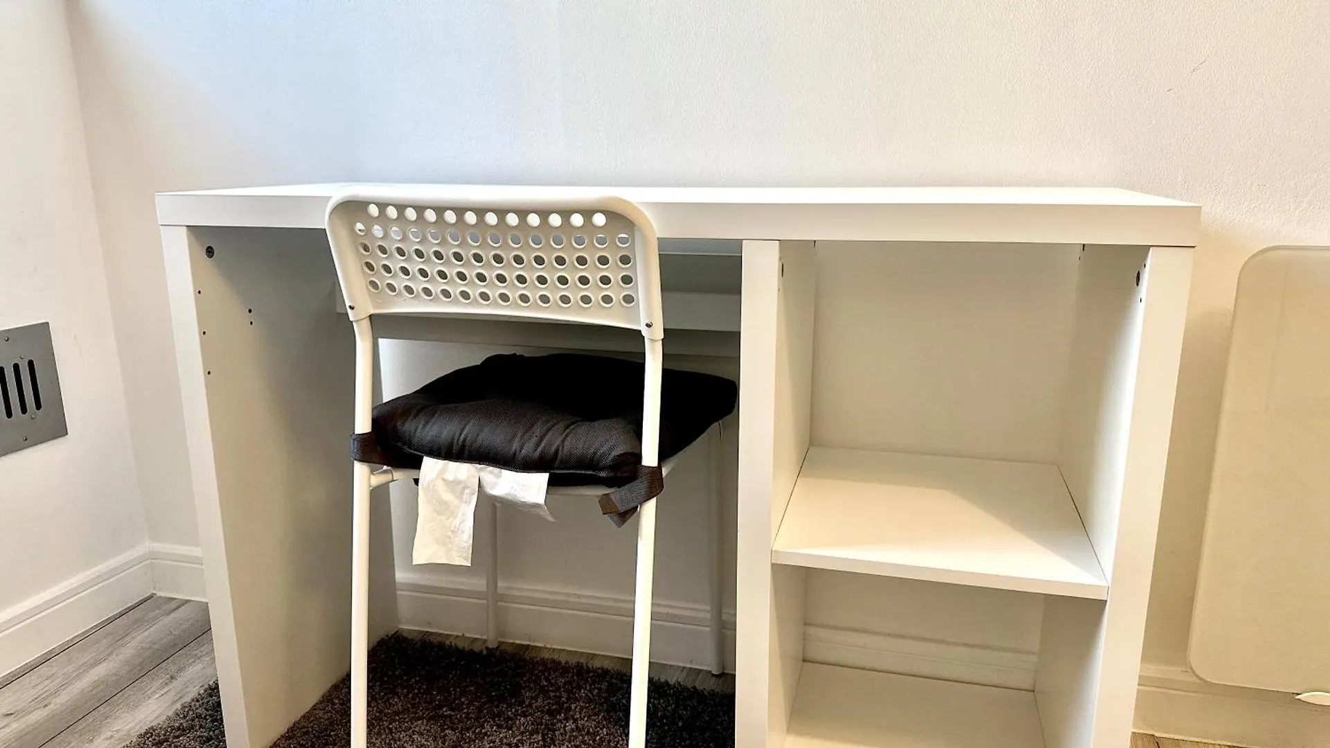 Large Double Room In Cardiff City Centre, Room Only With Own Bathroom, Host Lives On Site בריטניה