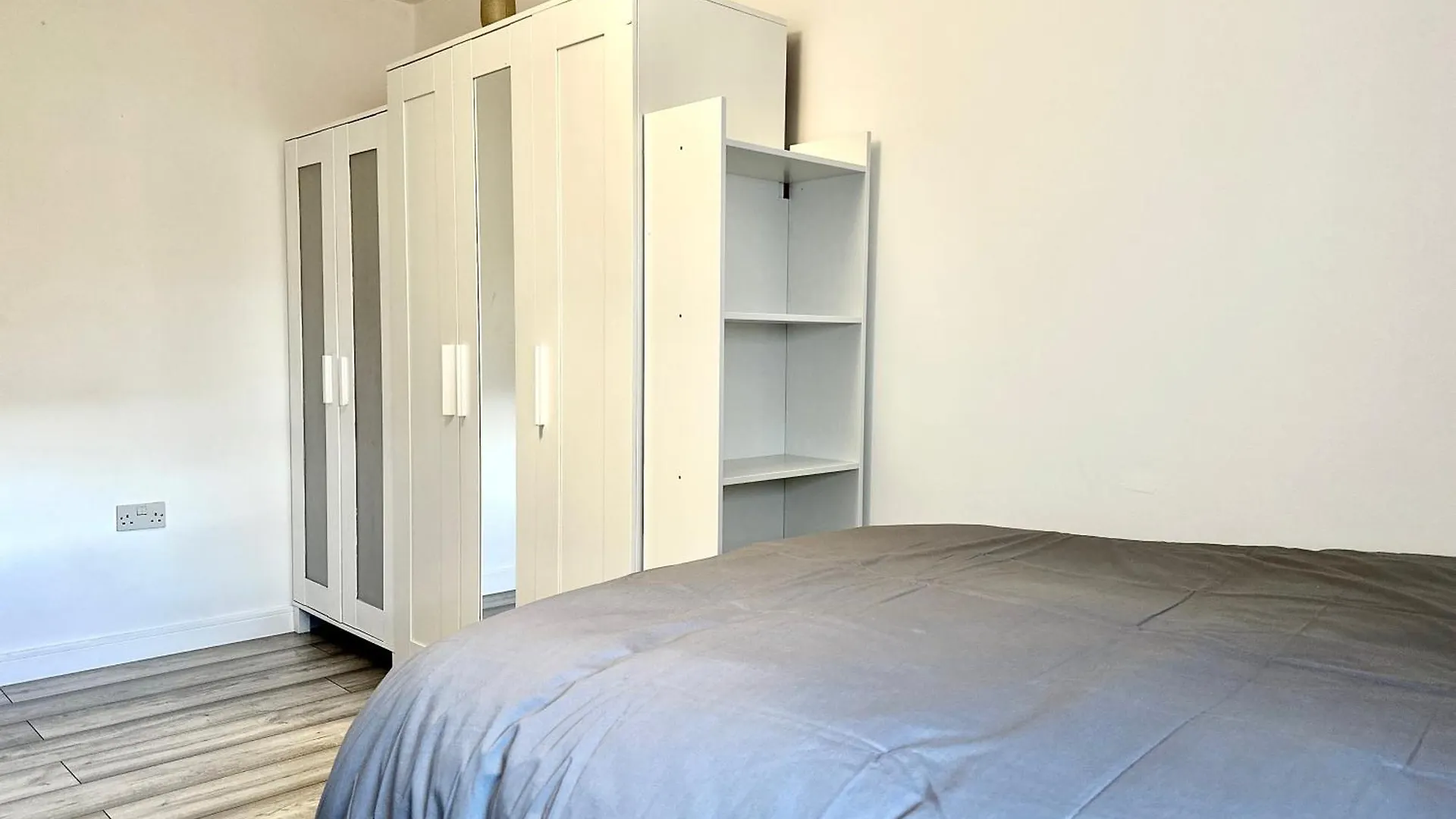 Ubytování v soukromí Large Double Room In Cardiff City Centre, Room Only With Own Bathroom, Host Lives On Site